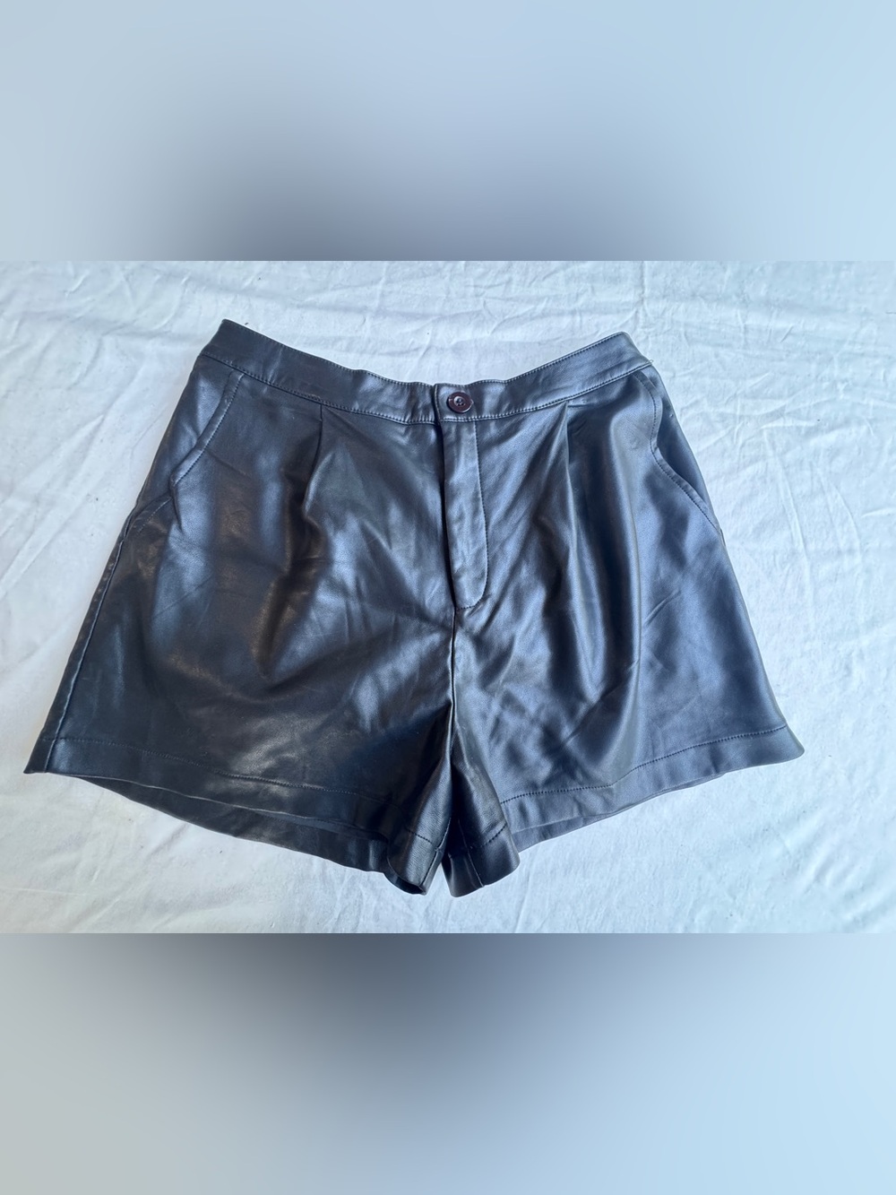 Y2K Fashionable Vegan Leather shorts women size Large Black